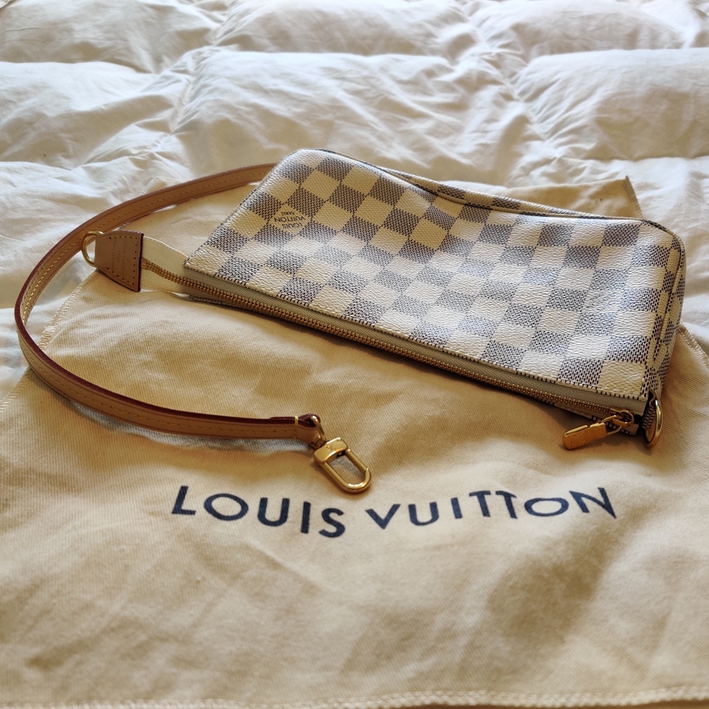 Louis Vuitton POCHETTE ACCESSORIES